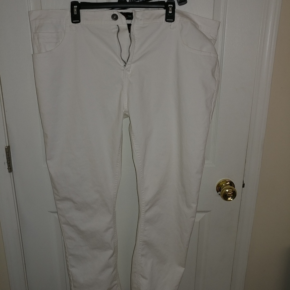 NWOT men's white skinny fit jeans